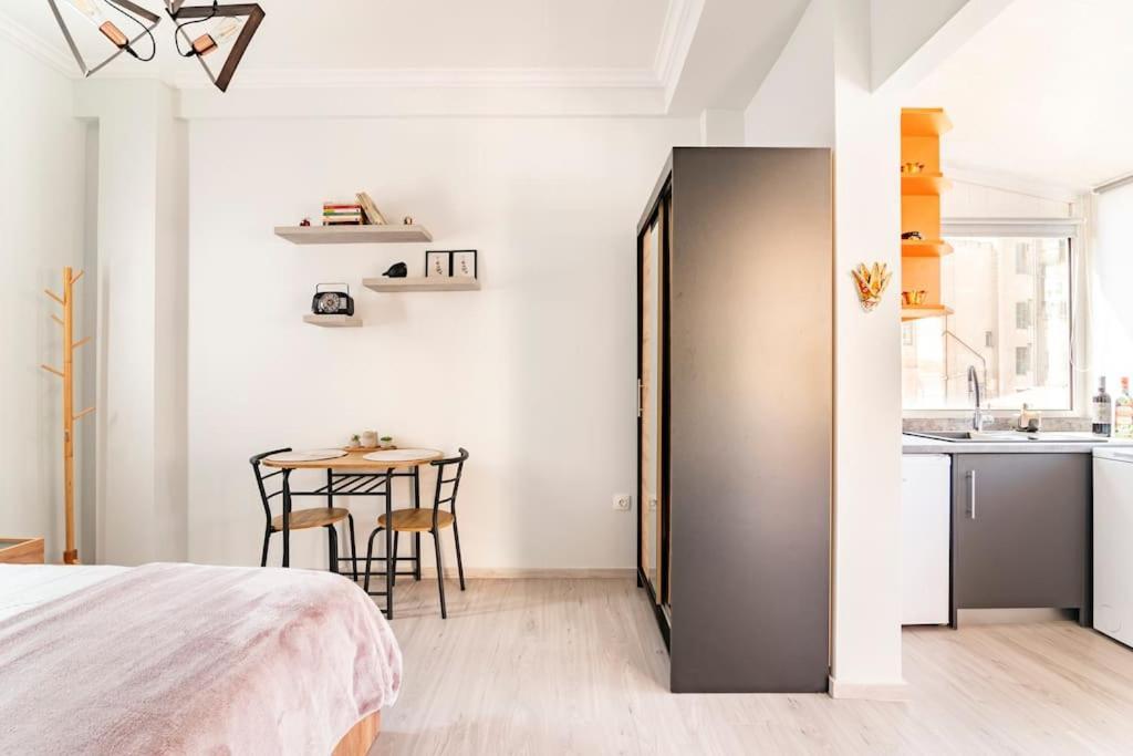 Under The Hill Apartment Athens Ngoại thất bức ảnh
