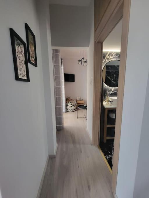 Under The Hill Apartment Athens Ngoại thất bức ảnh