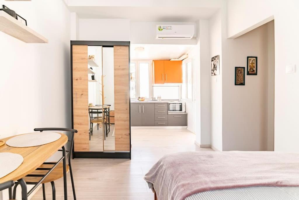 Under The Hill Apartment Athens Ngoại thất bức ảnh