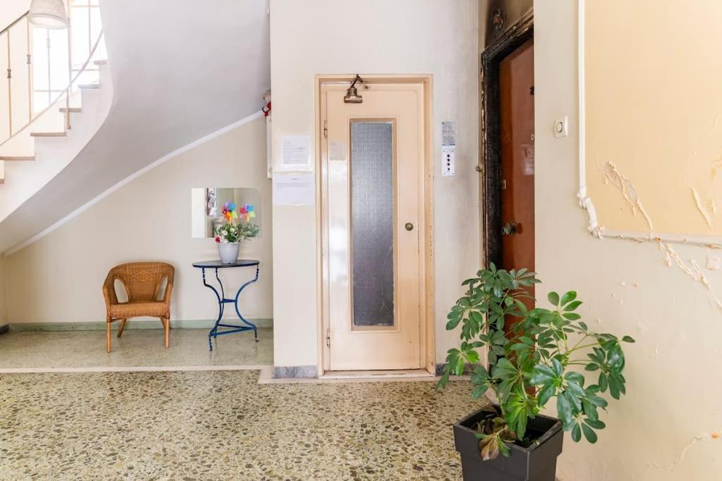 Under The Hill Apartment Athens Ngoại thất bức ảnh