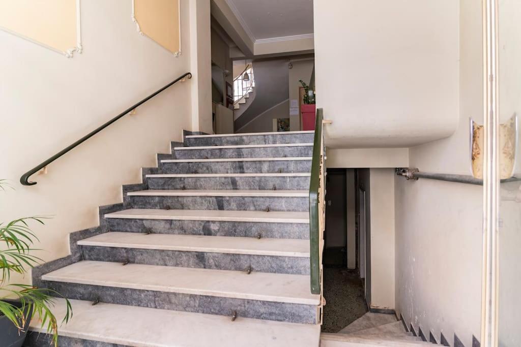 Under The Hill Apartment Athens Ngoại thất bức ảnh