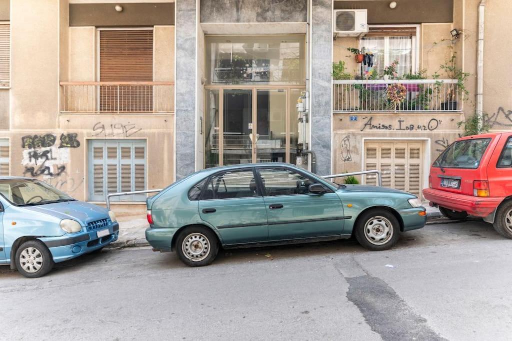 Under The Hill Apartment Athens Ngoại thất bức ảnh